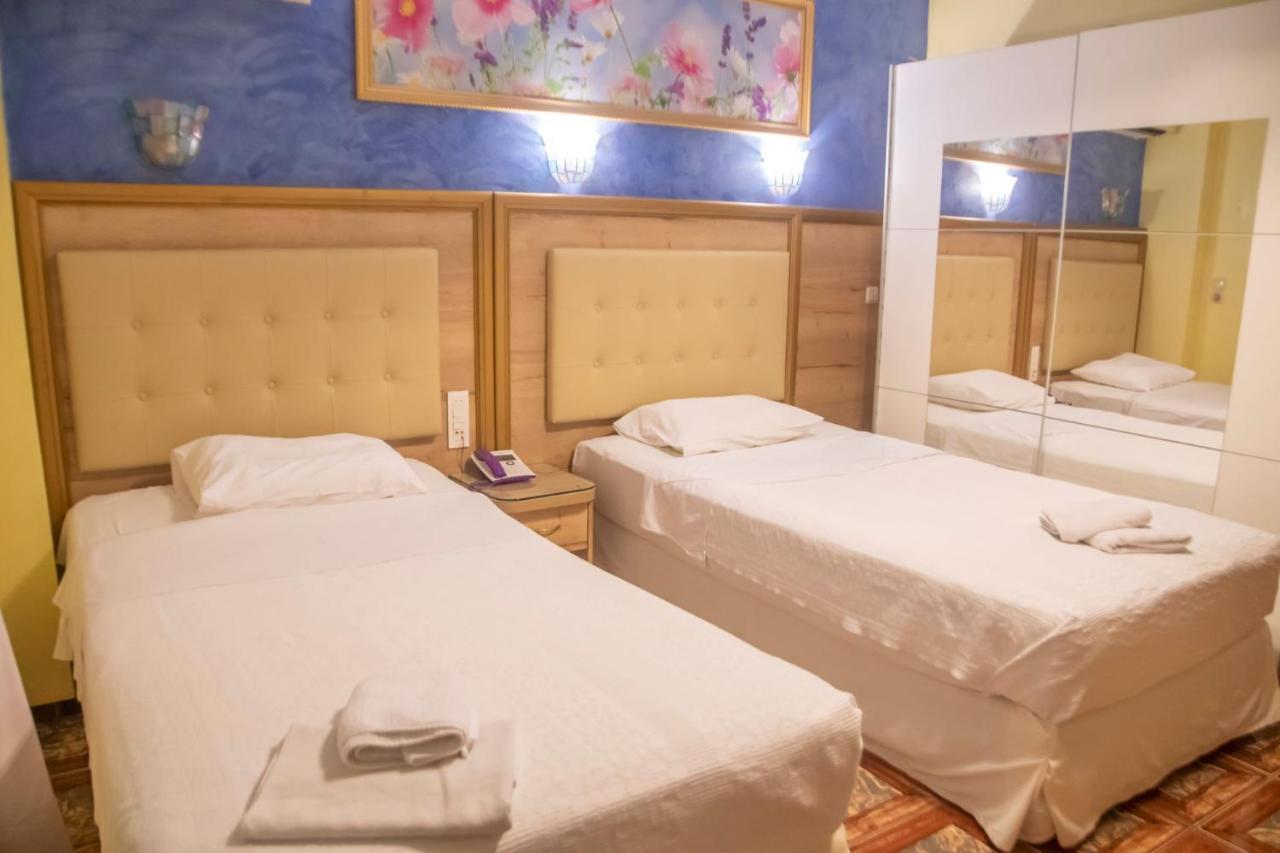Hotel Astoria 이구메니차 외부 사진