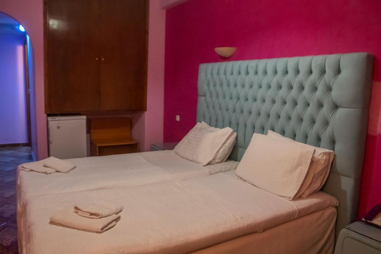 Hotel Astoria 이구메니차 외부 사진