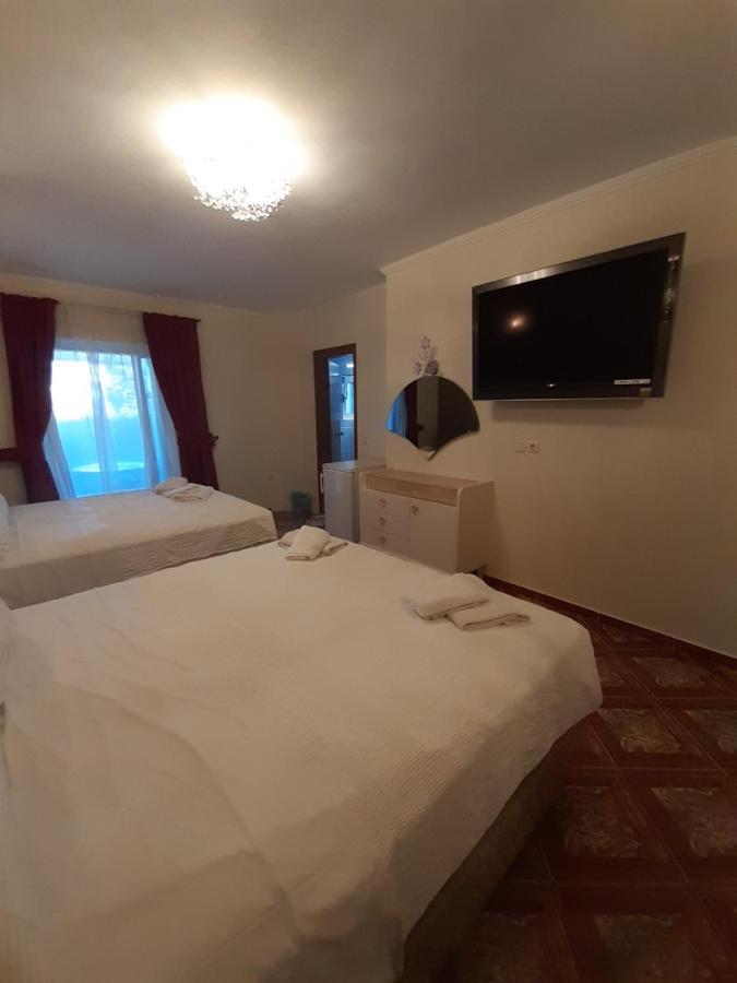 Hotel Astoria 이구메니차 외부 사진