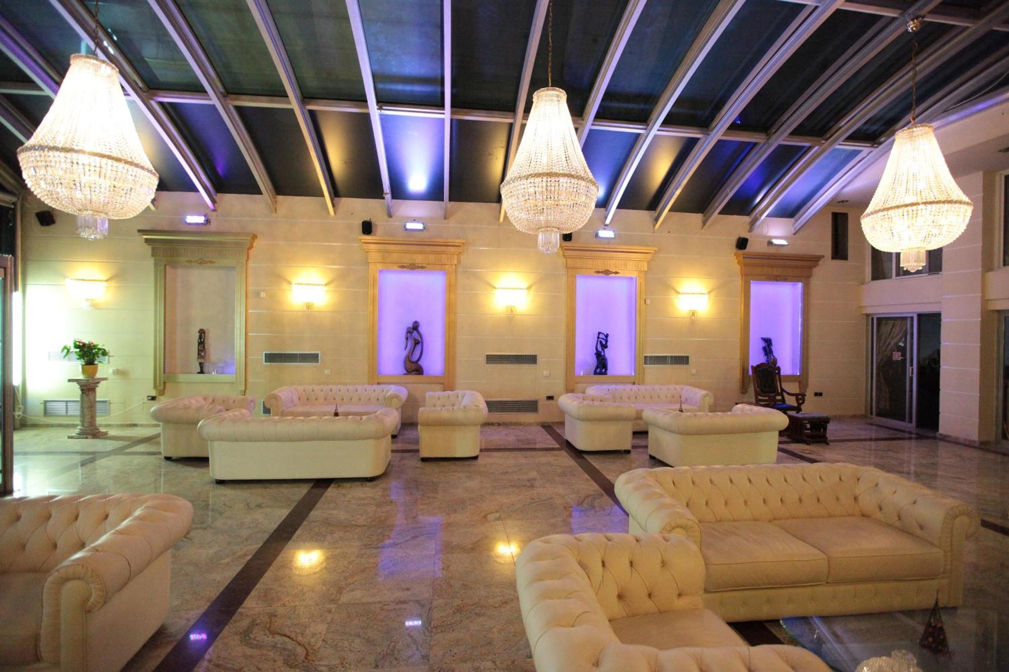 Hotel Astoria 이구메니차 외부 사진